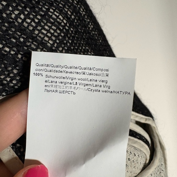 100% virgin wool Hugo Boss vest small - Picture 3 of 17